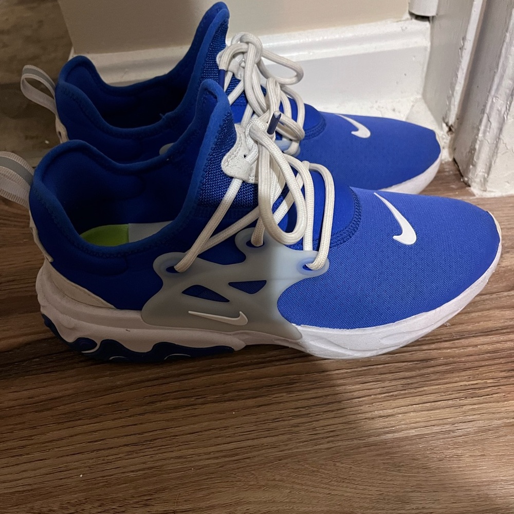 Womens Nike sneakers